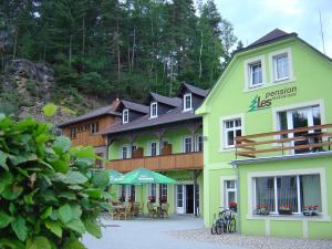 Fotografie pensionu a restaurace Les
